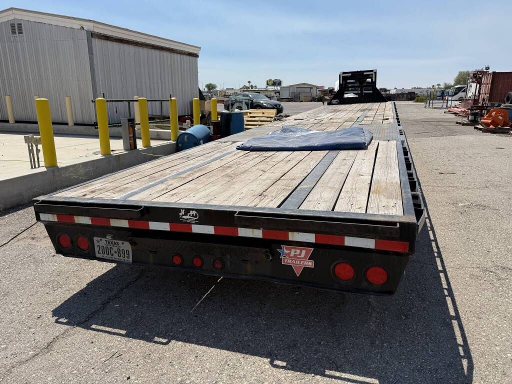 2020 PJ Trailers LD 402 โ Goose Neck Trailer