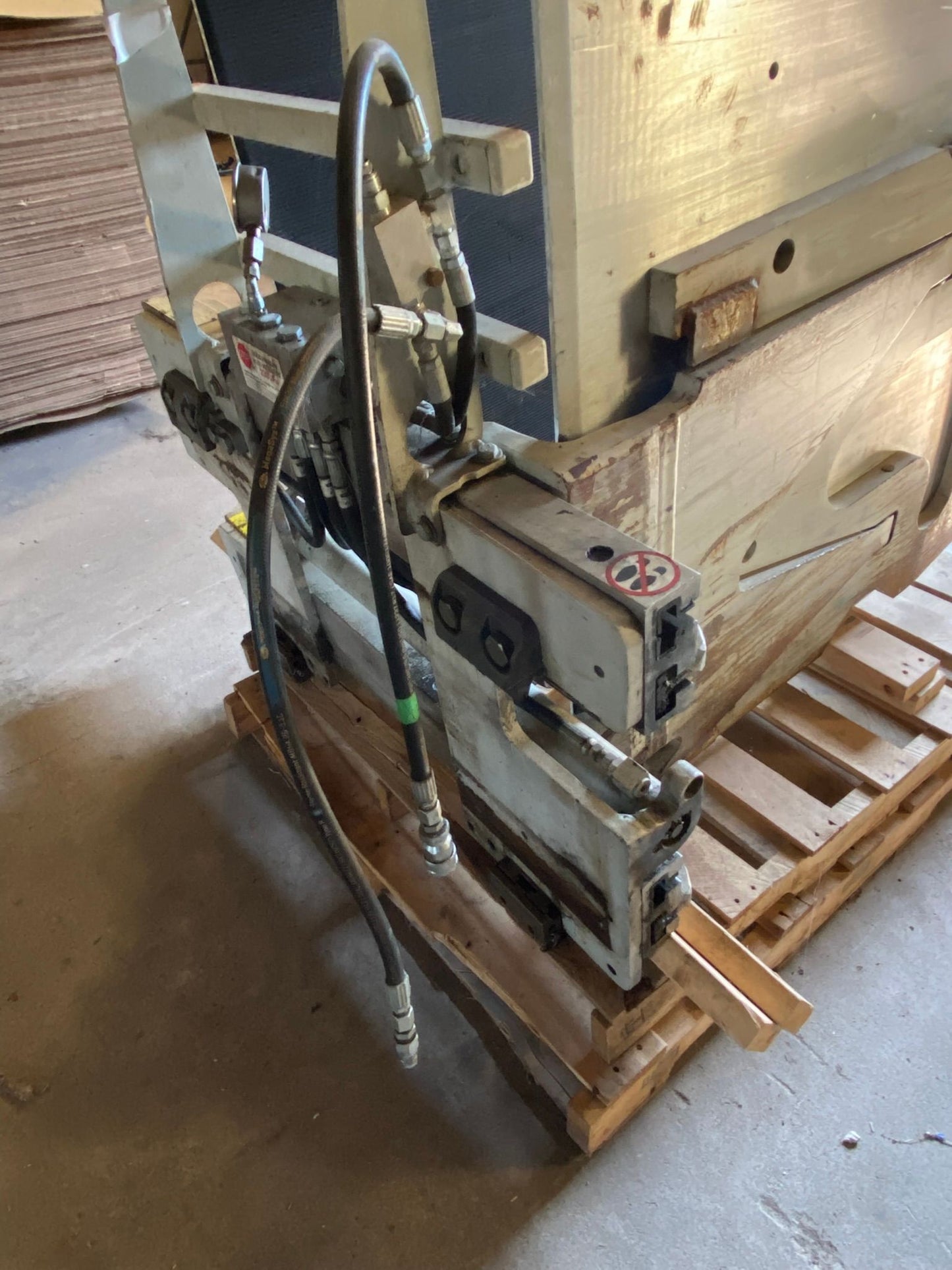 2015 Cascade Carton Clamp 2500lb Capacity
