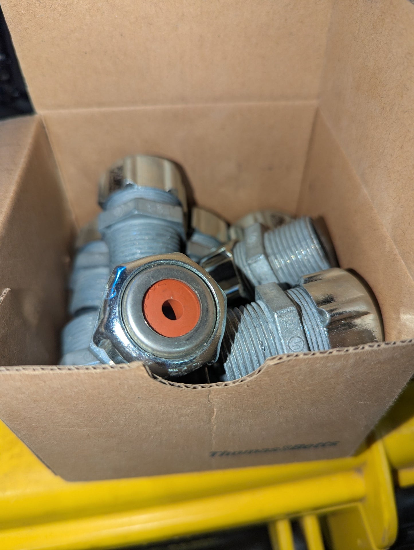 2021 Thomas and Betts 2530 Lot of 20 — Liquidtight Strain Relief Cord Connector